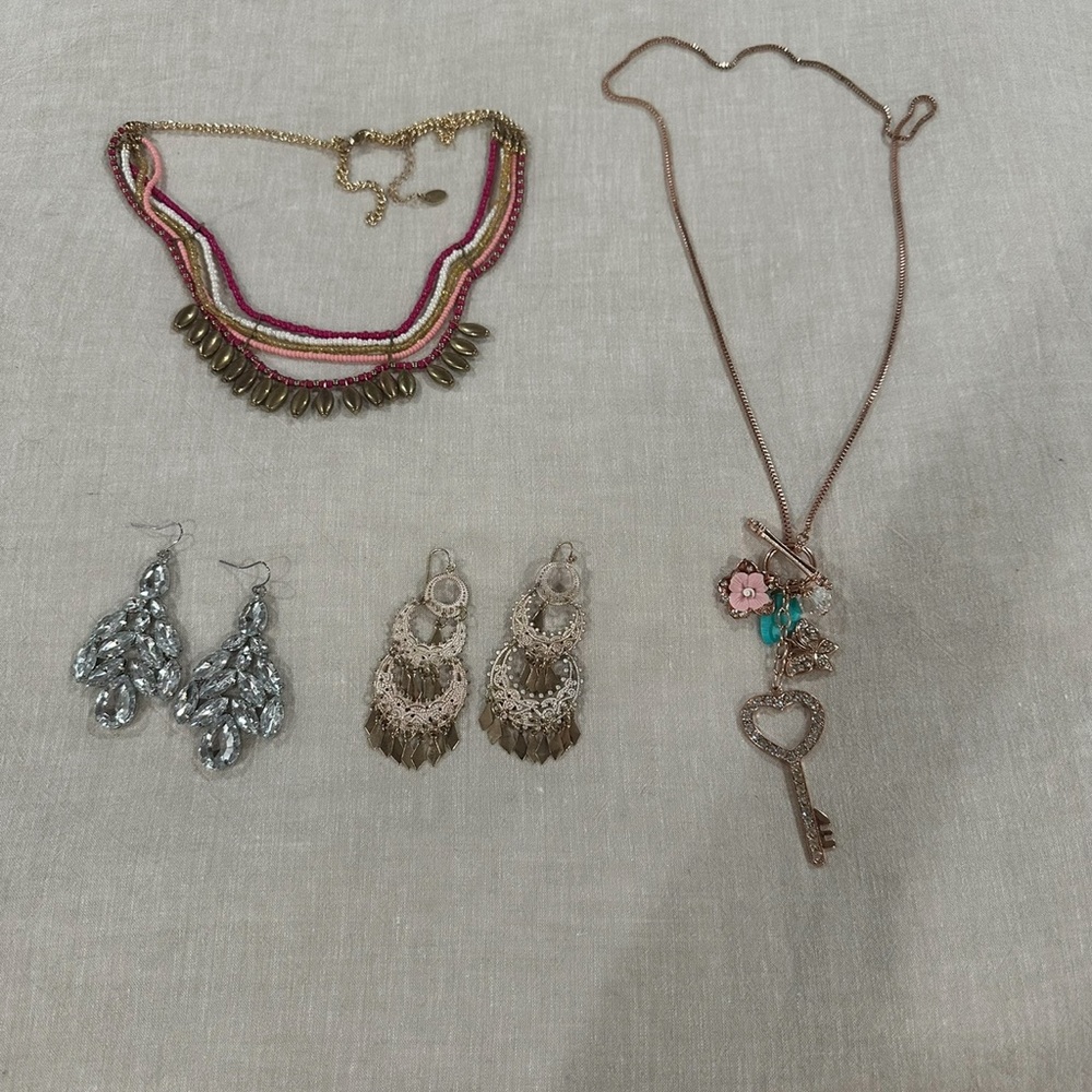 Jewelry necklace earrings